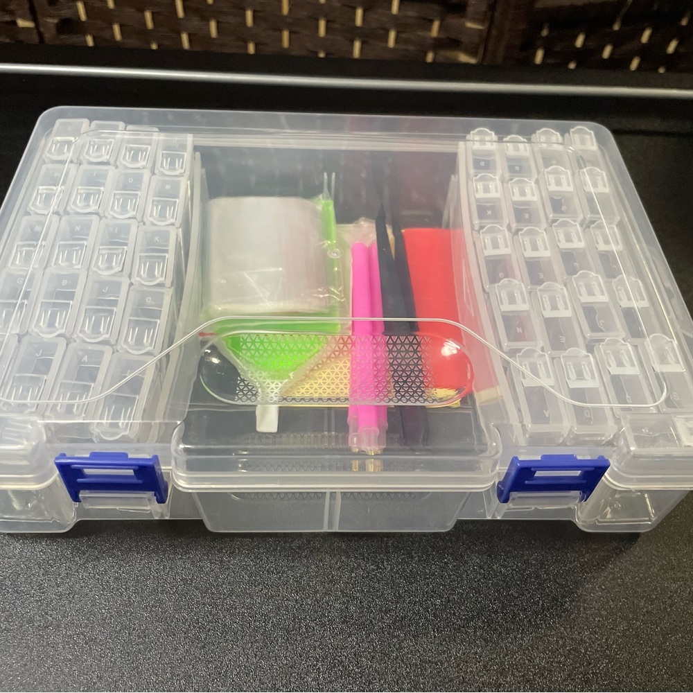 Diamond Daze Carry Caddy comes w/ pens, trays, wax/glue, zipper bags and labels